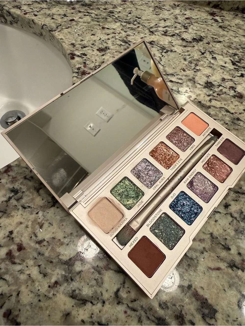 Urban Decay Stoned Vibes Eyeshadow Palette